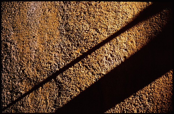 "Face à des Murs"