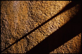 "Face à des Murs"