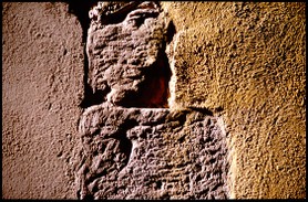 "Face à des Murs"