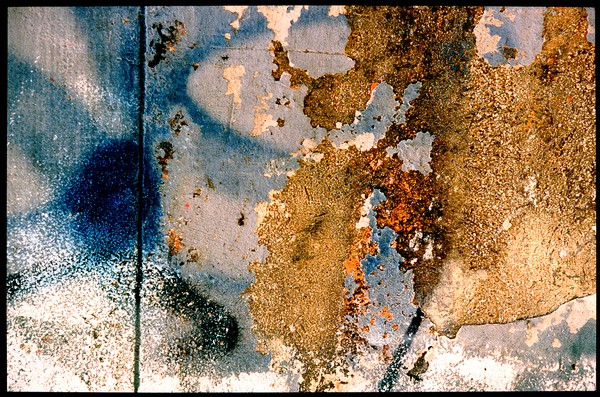"Face à des Murs"