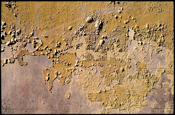 "Face à des Murs"