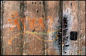 "Face à des Murs"