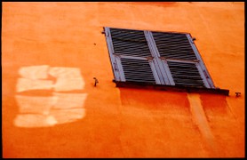 "Face à des Murs"