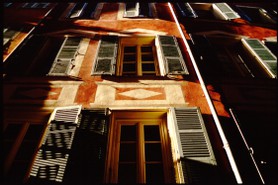 "Face à des Murs"