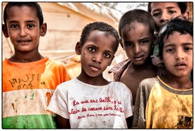 Enfants du camp de réfugiés de Mentao.